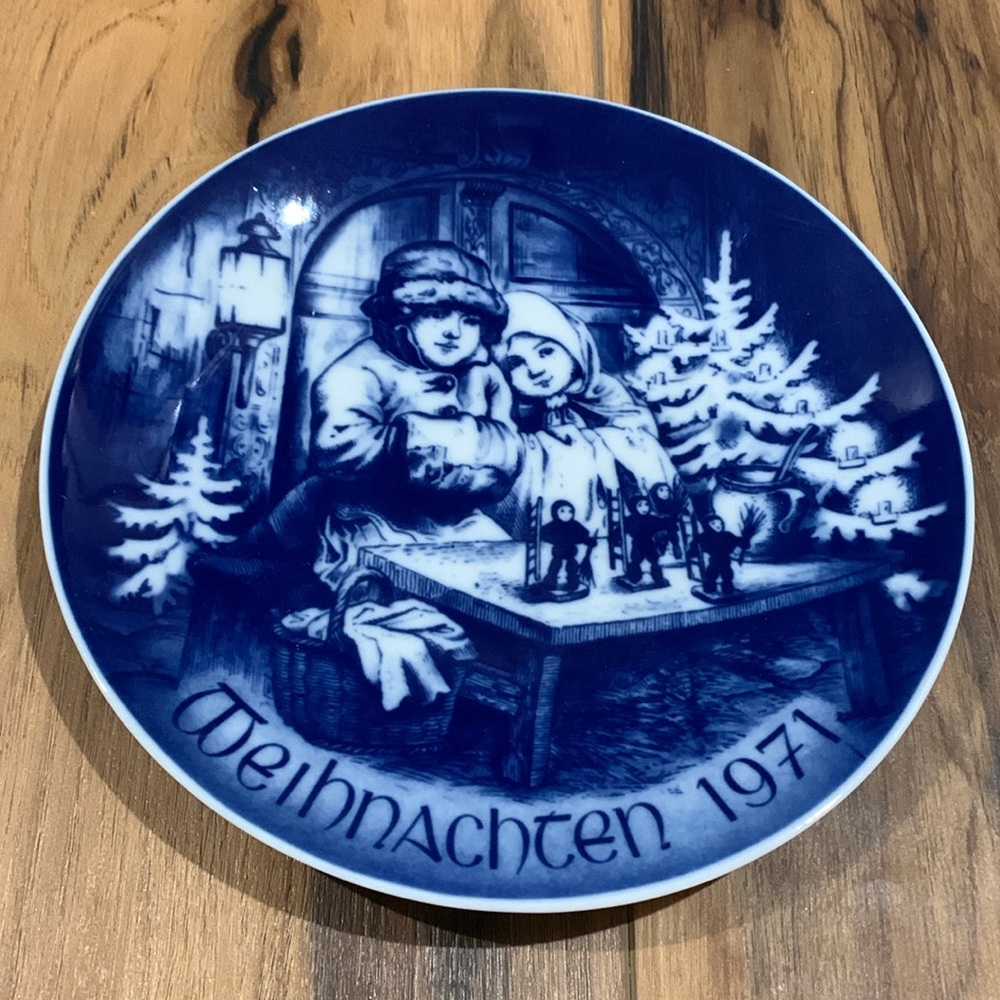 Vintage Bareuther Christmas Plate 1971 blue and white Bavaria Germany Plate 8”